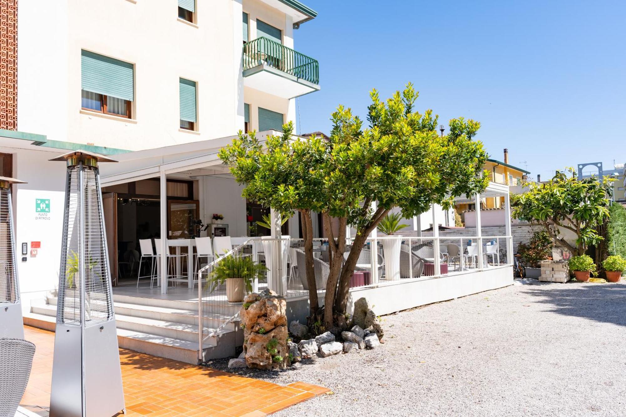 Hotel Regina Caorle Exterior photo